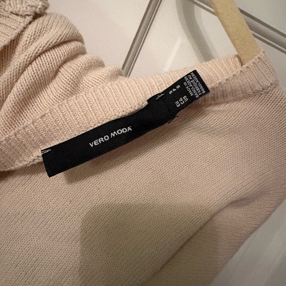 Vero Moda Cream V-Neck Sweater - Picture 3 of 3